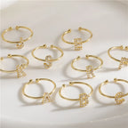 Ρυθμιζόμενο εξατομικευμένο δαχτυλίδι με αρχικό