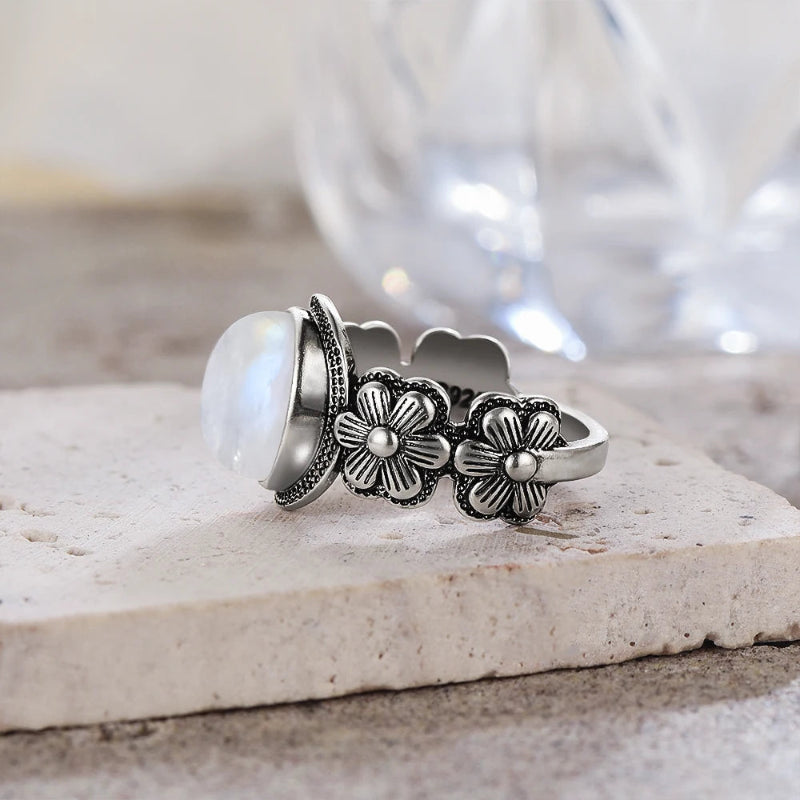 Δαχτυλίδι με ανθισμένο δαχτυλίδι και λίθο της σελήνης