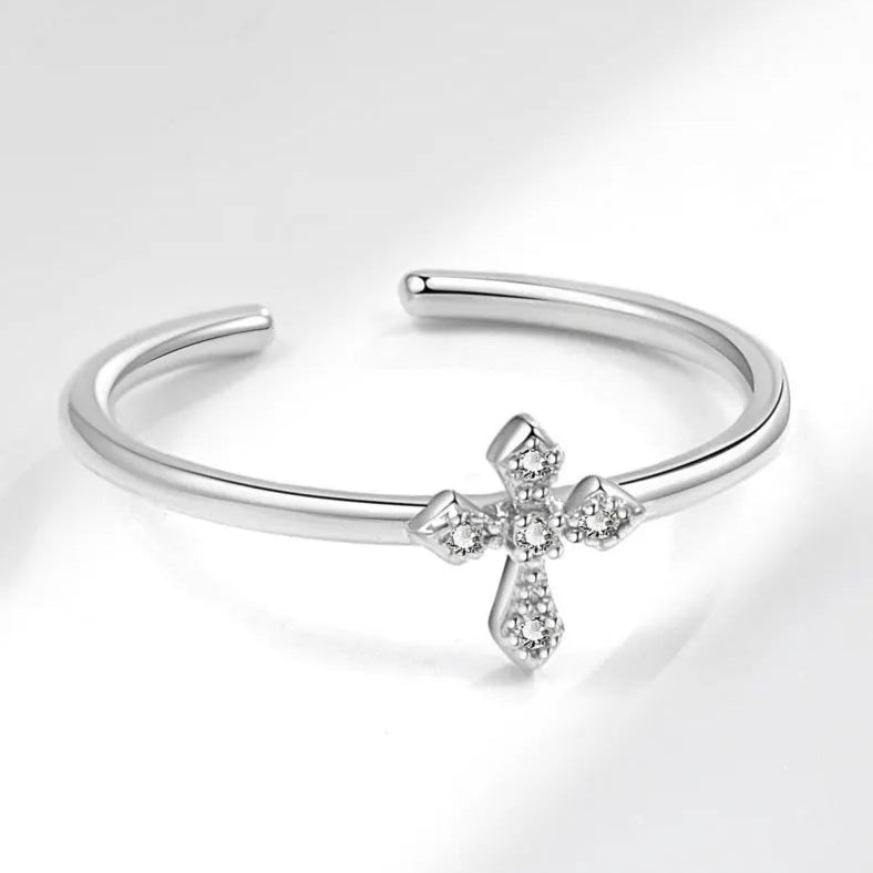 Κομψό δαχτυλίδι με σταυρό από ζιρκόν