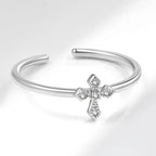 Κομψό δαχτυλίδι με σταυρό από ζιρκόν