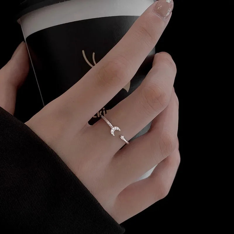 Bague fine "éclat lunaire" croissant de lune et étoile