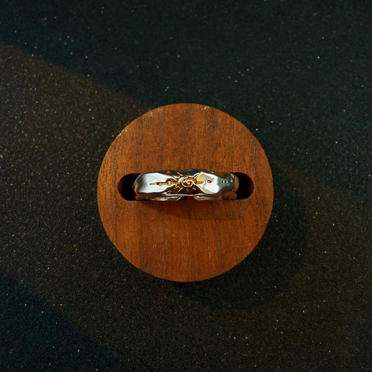 Bague ouverte homme motif étoile solaire