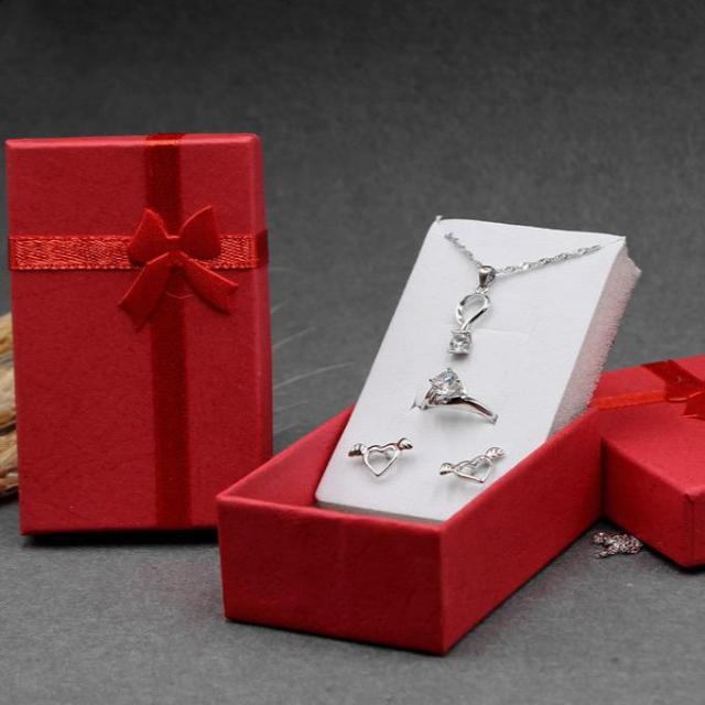 Κουτί για 3 έως 4 Κοσμήματα 