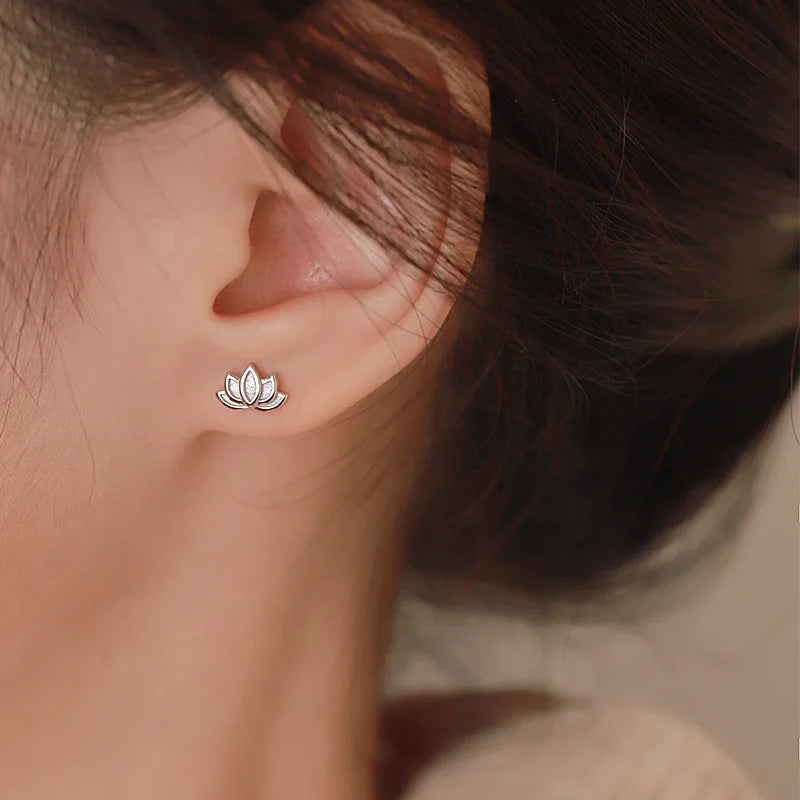 Σκουλαρίκια καρφωτά Λουλούδι Λωτού Γυναικεία ασημί