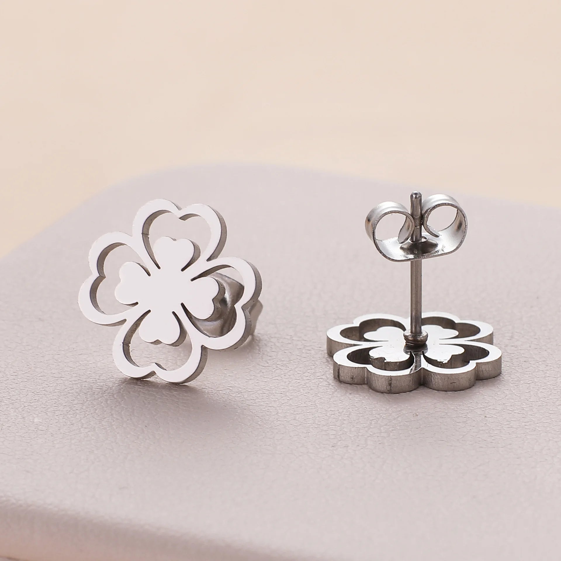 Σκουλαρίκια καρφίτσα με φύλλο τετράφυλλου τριφυλλιού ασημί