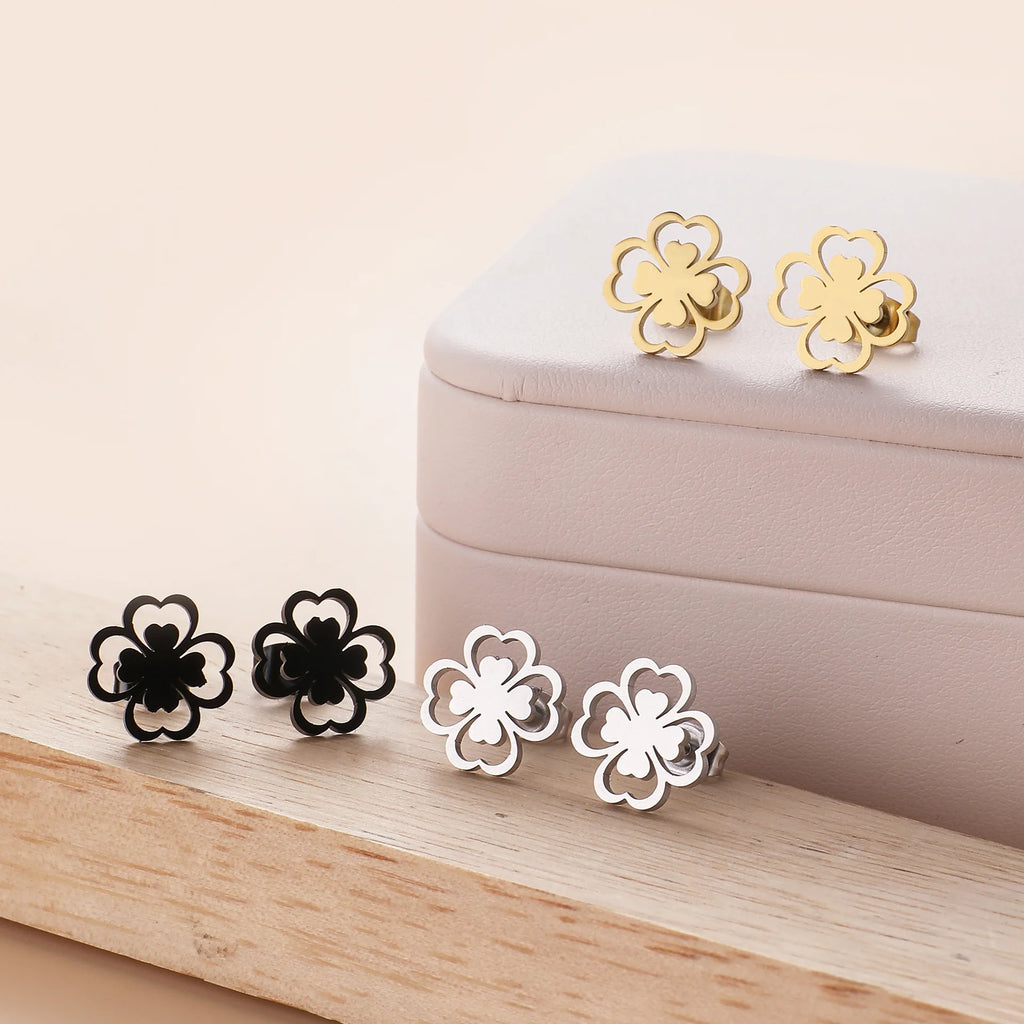 Σκουλαρίκια καρφίτσα με φύλλο τετράφυλλου τριφυλλιού χρυσό