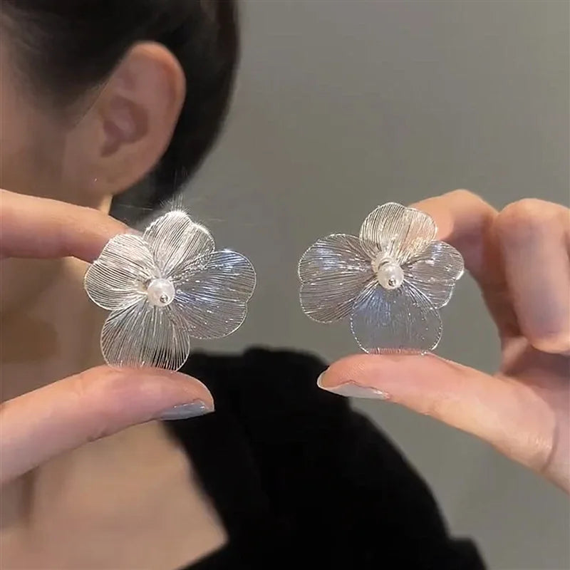 Σκουλαρίκια Καρφίτσα Λουλούδι Με Μεγάλα Λευκά Πέταλα