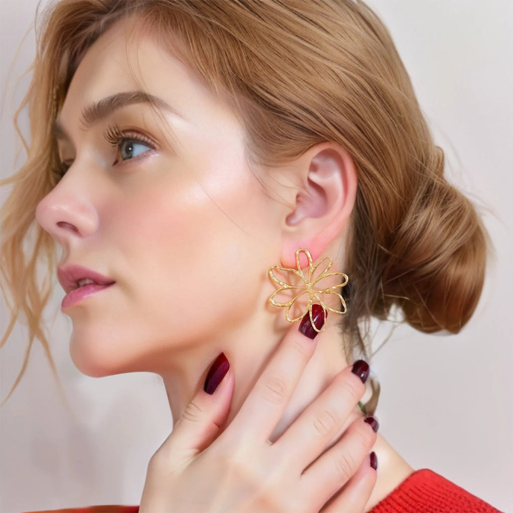 Σκουλαρίκια καρφίτσες λουλούδια ασύμμετρα χρυσά
