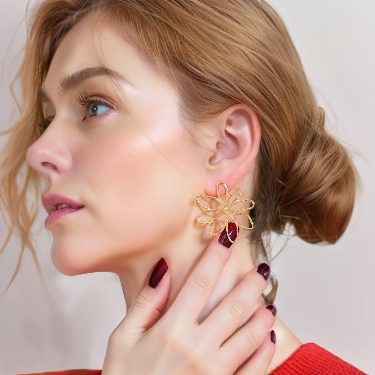 Σκουλαρίκια καρφίτσες λουλούδια ασύμμετρα χρυσά