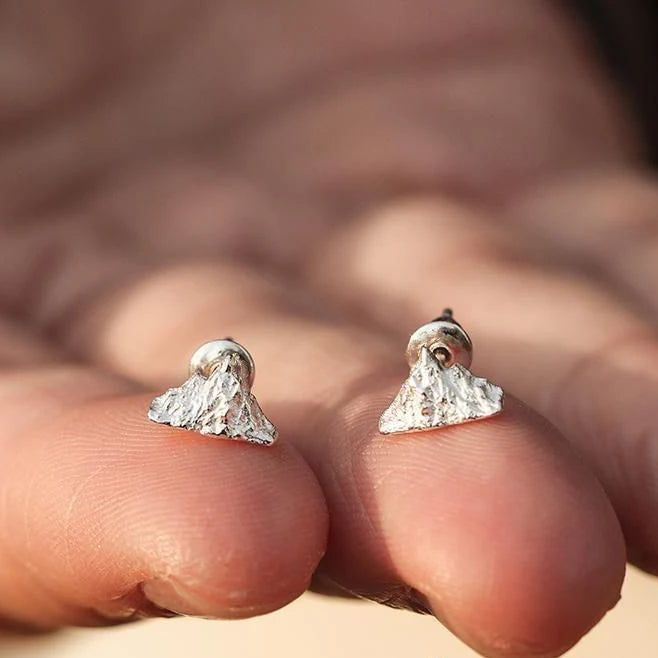 Σκουλαρίκια καρφάκια βουνά σε ασημί χρώμα


Υλικό: ατσάλι


Χρώματα: ασημί


Μέγεθος: διάμετρος 1 εκ. (βλέπε εικόνα)


Εγγυημένα χωρίς αλλεργιογόνα, κατάλληλα για άντρες, γυναίκες, αγόρια ή κορίτσια


Πολύ καλοφτιαγμένο προϊόν