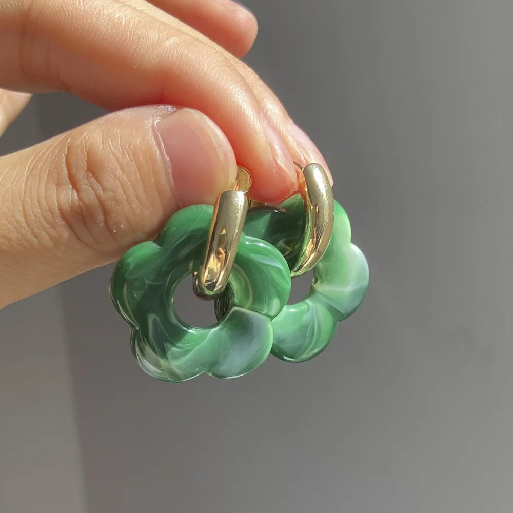 Σκουλαρίκια Κρίκοι με Λουλούδι από Ρητίνη