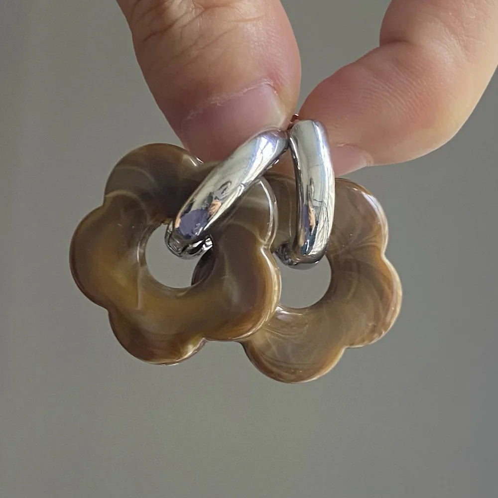 Σκουλαρίκια Κρίκοι με Λουλούδι από Ρητίνη