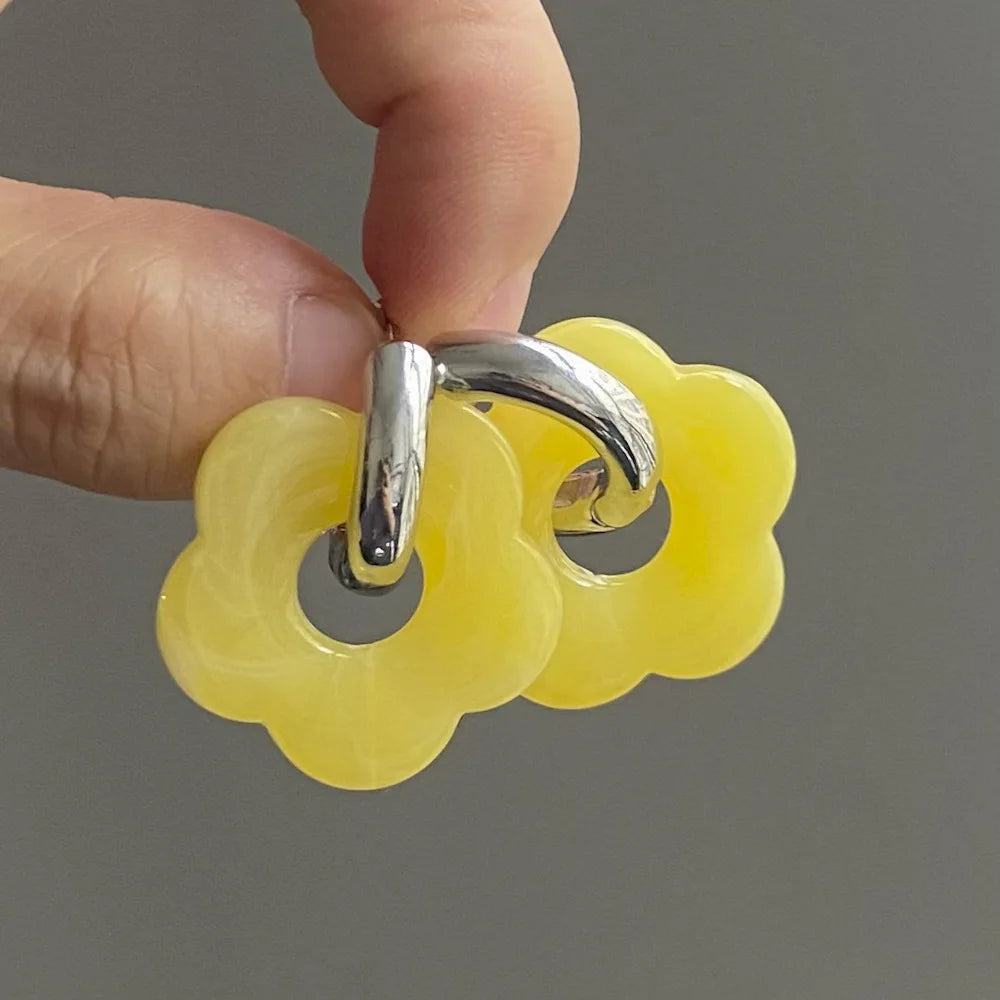 Σκουλαρίκια Κρίκοι με Λουλούδι από Ρητίνη