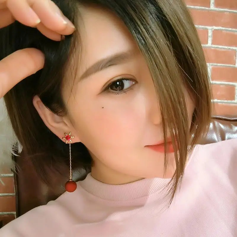 Κρεμαστά Σκουλαρίκια με Κόκκινες Χριστουγεννιάτικες Μπάλες