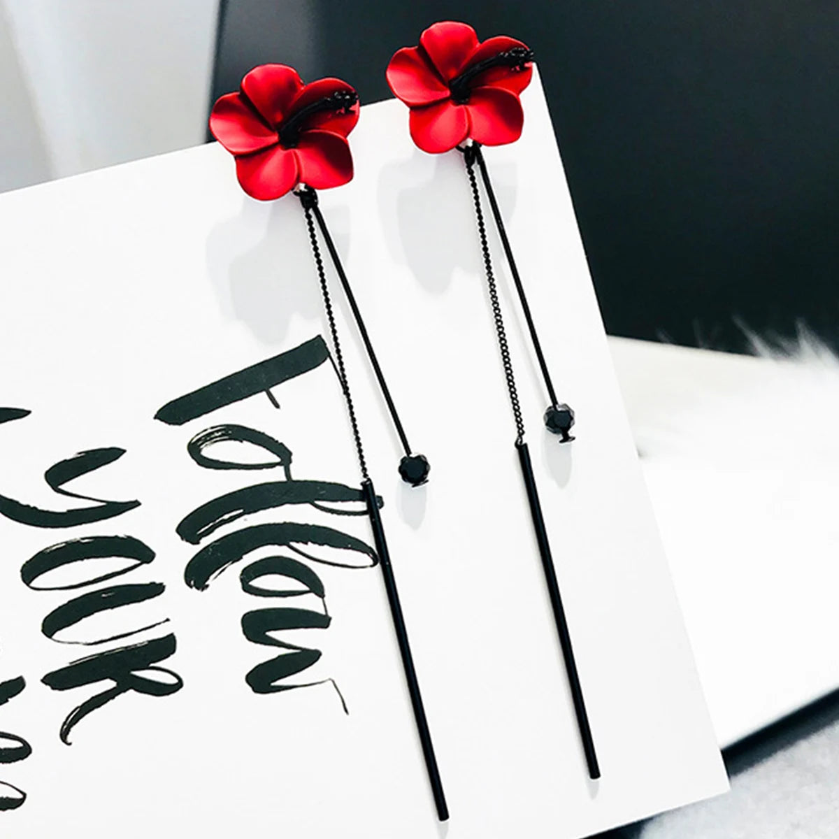 Κρεμαστά Σκουλαρίκια με Κόκκινο Λουλούδι και Κόκκινη Αλυσίδα