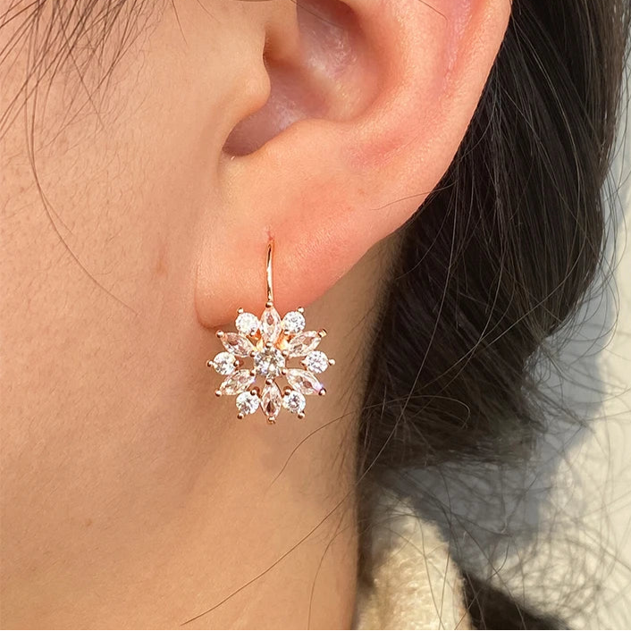 Κρεμαστά Σκουλαρίκια Λουλούδι με Λευκό Ζιργκόν