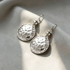 Boucles d'oreilles pendantes vintage en métal martelé