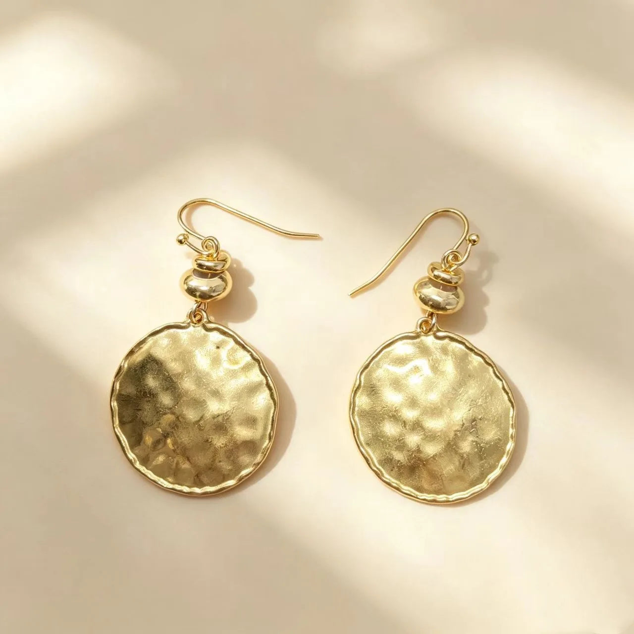 Boucles d'oreilles pendantes vintage en métal martelé