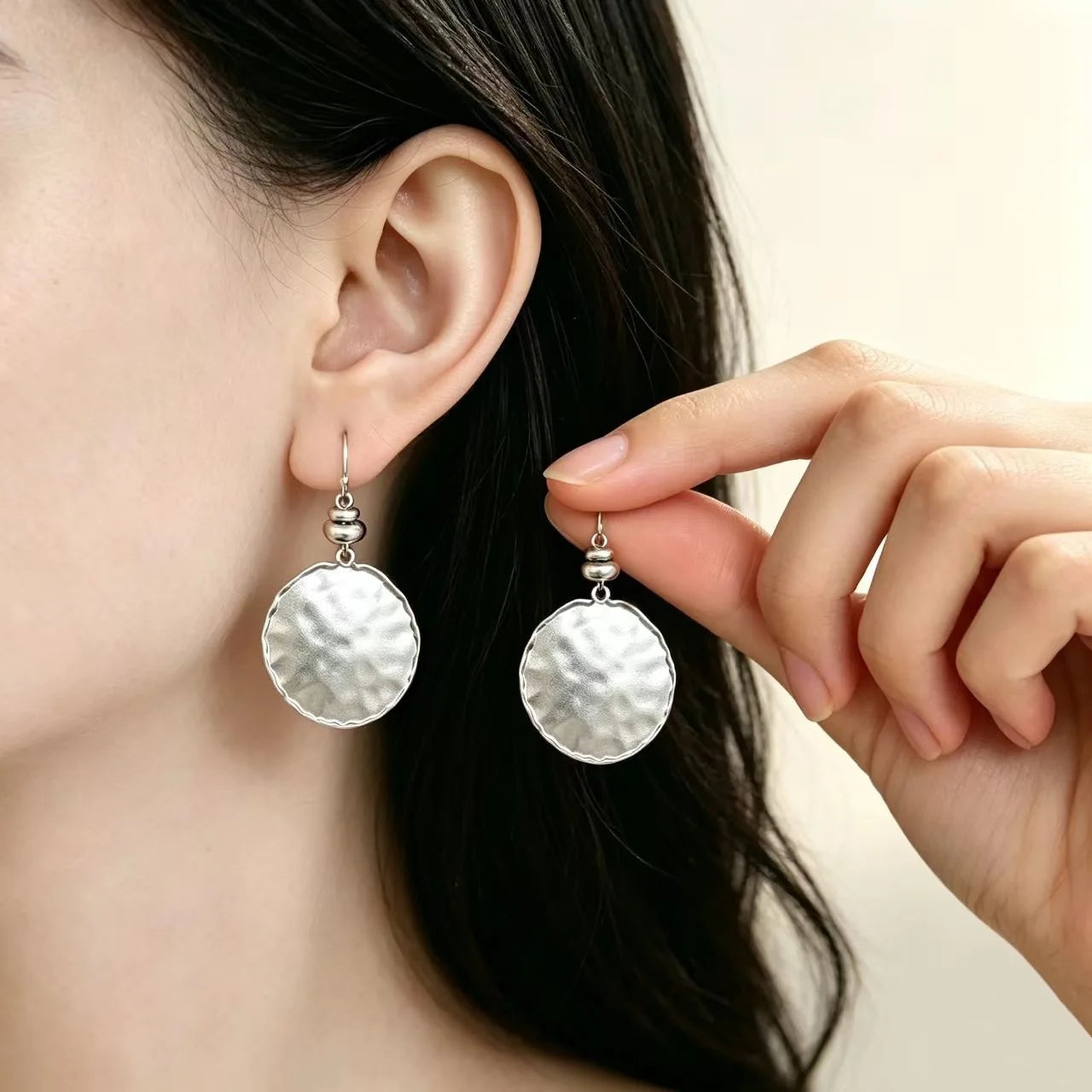 Boucles d'oreilles pendantes vintage en métal martelé