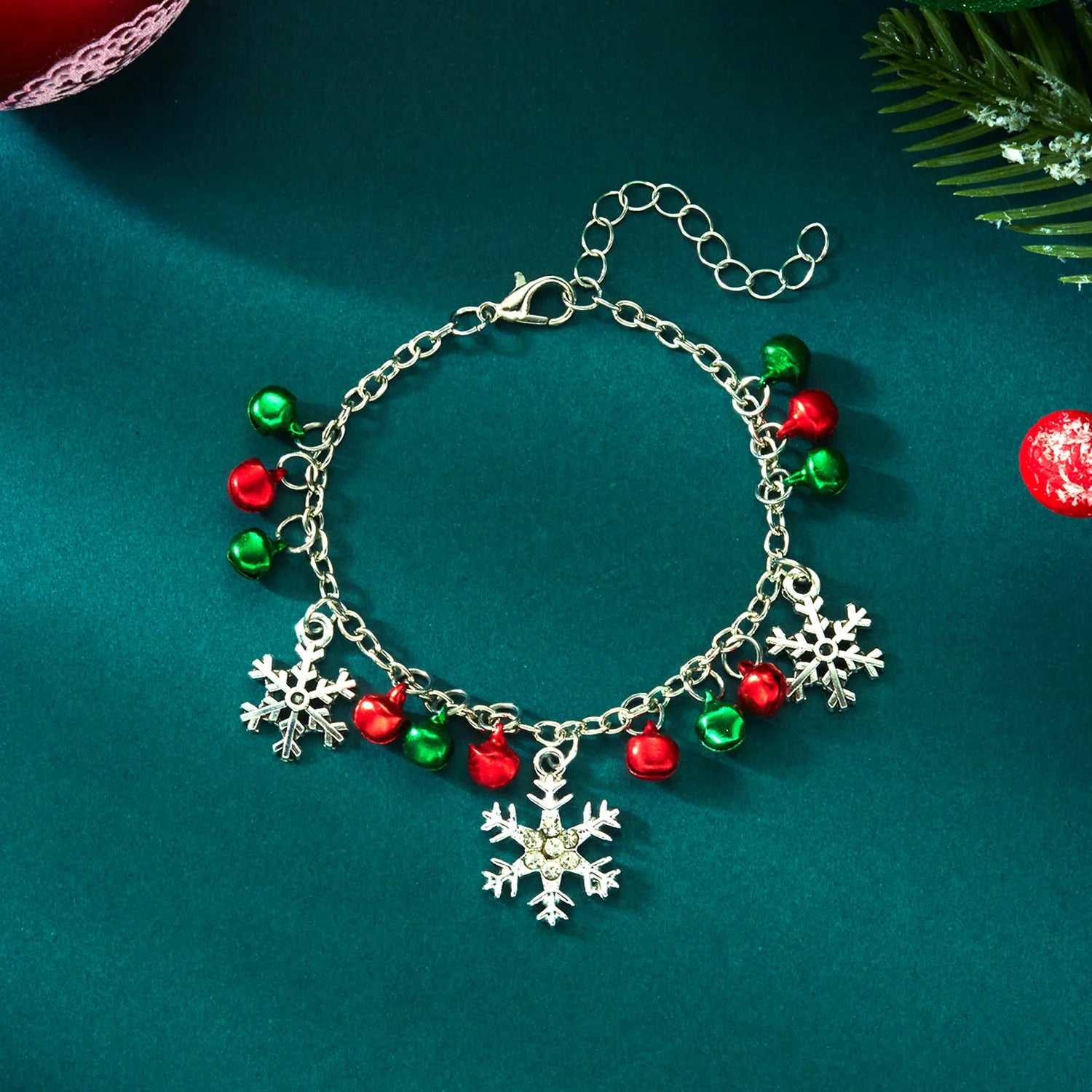 Bracelet avec Flocons de Neige et Boules de Noël