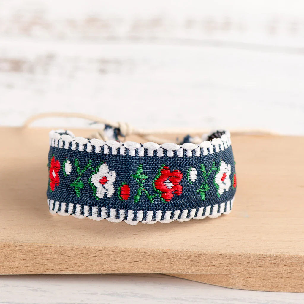 Βραχιόλι Βραζιάνικο Boho Κεντητό Χειροποίητο μπλε και λευκό