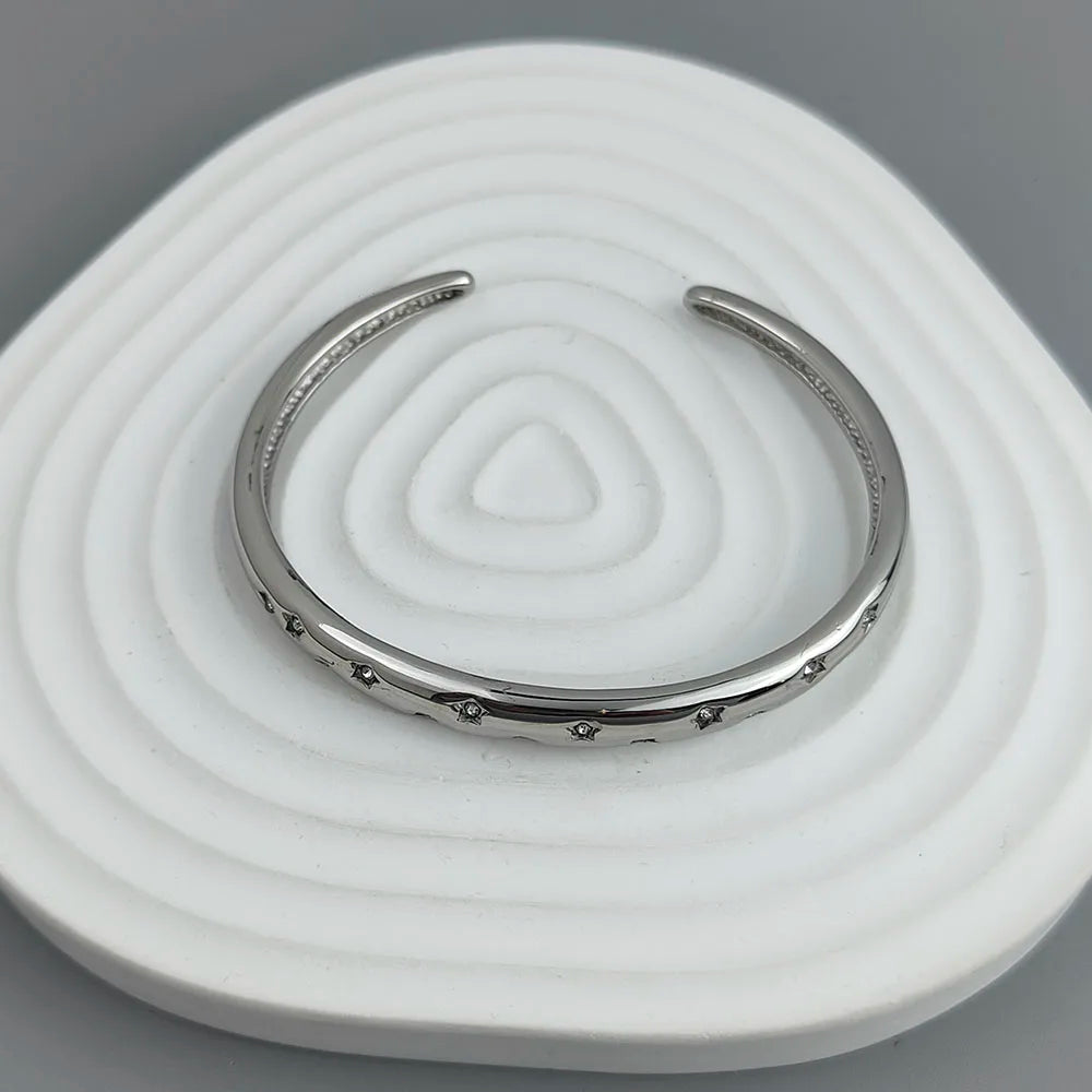 Κομψό βραχιόλι με ασημένια αστέρια και ουράνια σώματα