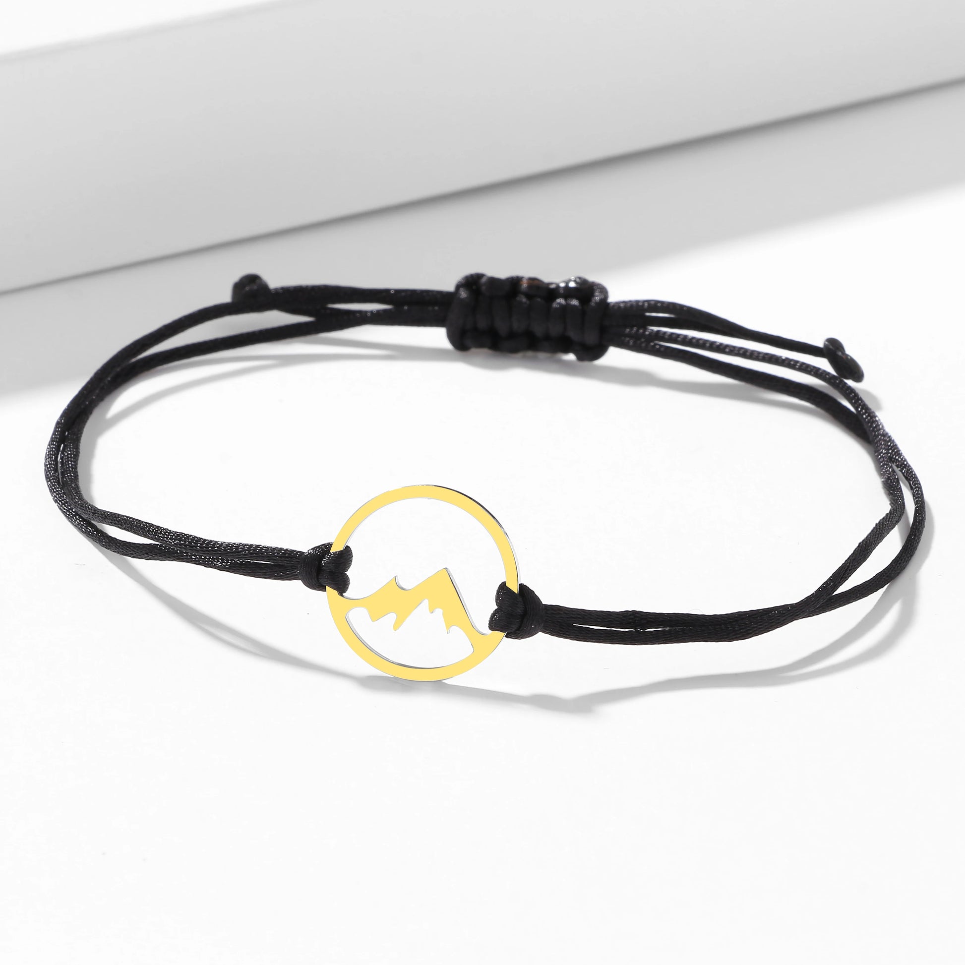 Βραχιόλι από σχοινί με στρογγυλό μενταγιόν βουνού 