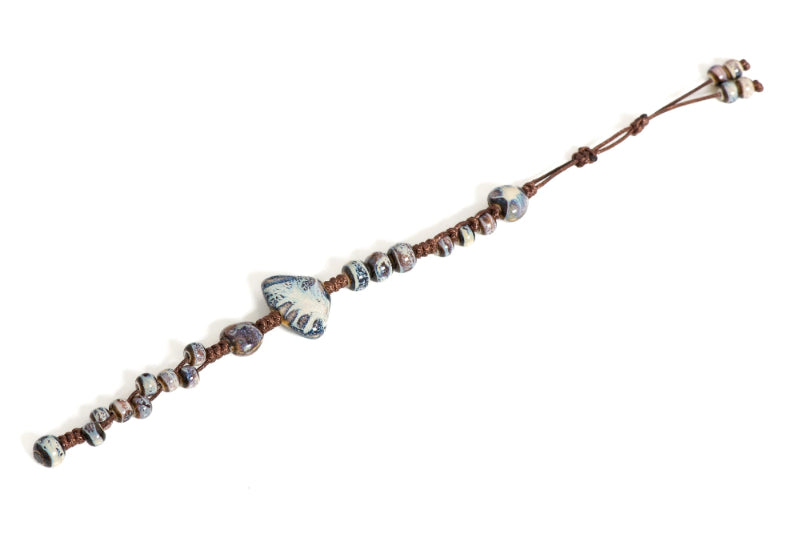 Βραχιόλι με πλεξούδα και μπλε κοχύλι