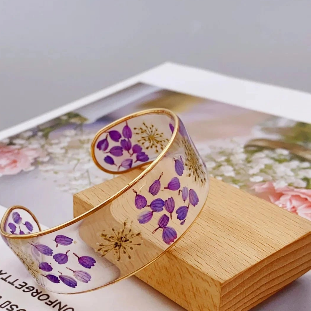 Βραχιόλι Gourmette με λουλούδι από διαφανή ρητίνη μωβ a