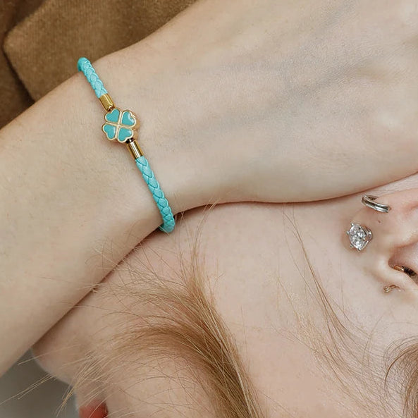 Πλεκτό Δερμάτινο Βραχιόλι με Τετράφυλλο Τριφύλλι μπλε