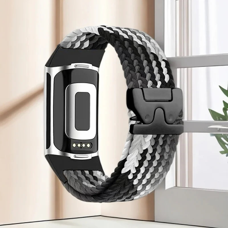 Πλεκτό βραχιόλι για το ρολόι Fitbit Charge 5, Charge 6 μαύρο και λευκό
