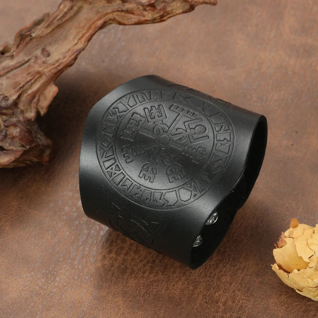 Βραχιόλι Βίκινγκ Vegvisir από μαύρο δέρμα