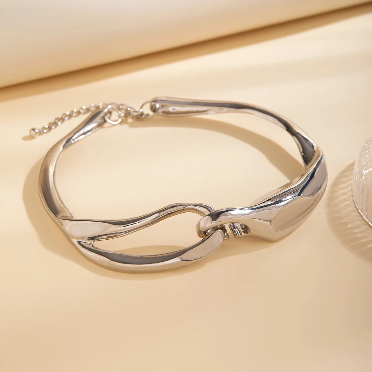 Collier à texture audacieuse géométrique