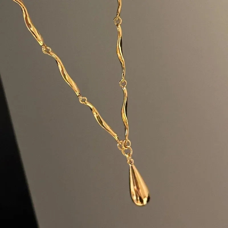 Ασύμμετρο Κολιέ με Σταγόνα Κρεμαστό