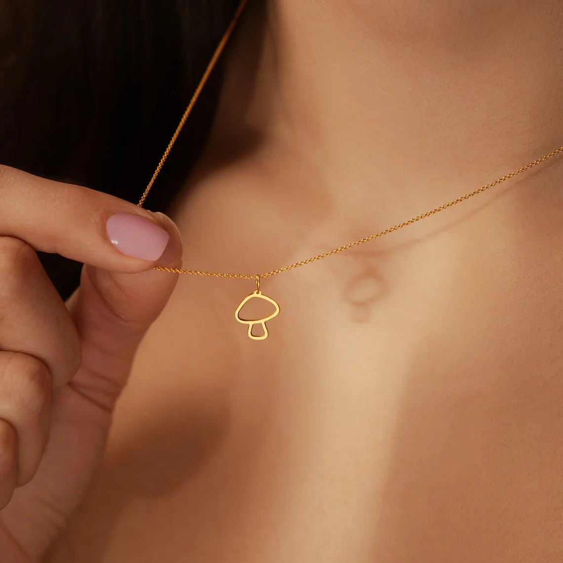 Κολιέ με λεπτό κρεμαστό μανιτάρι χρυσό