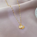 Κολιέ με μενταγιόν κοχύλι, κοχύλι Saint-Jacques, στρας και μαργαριτάρι