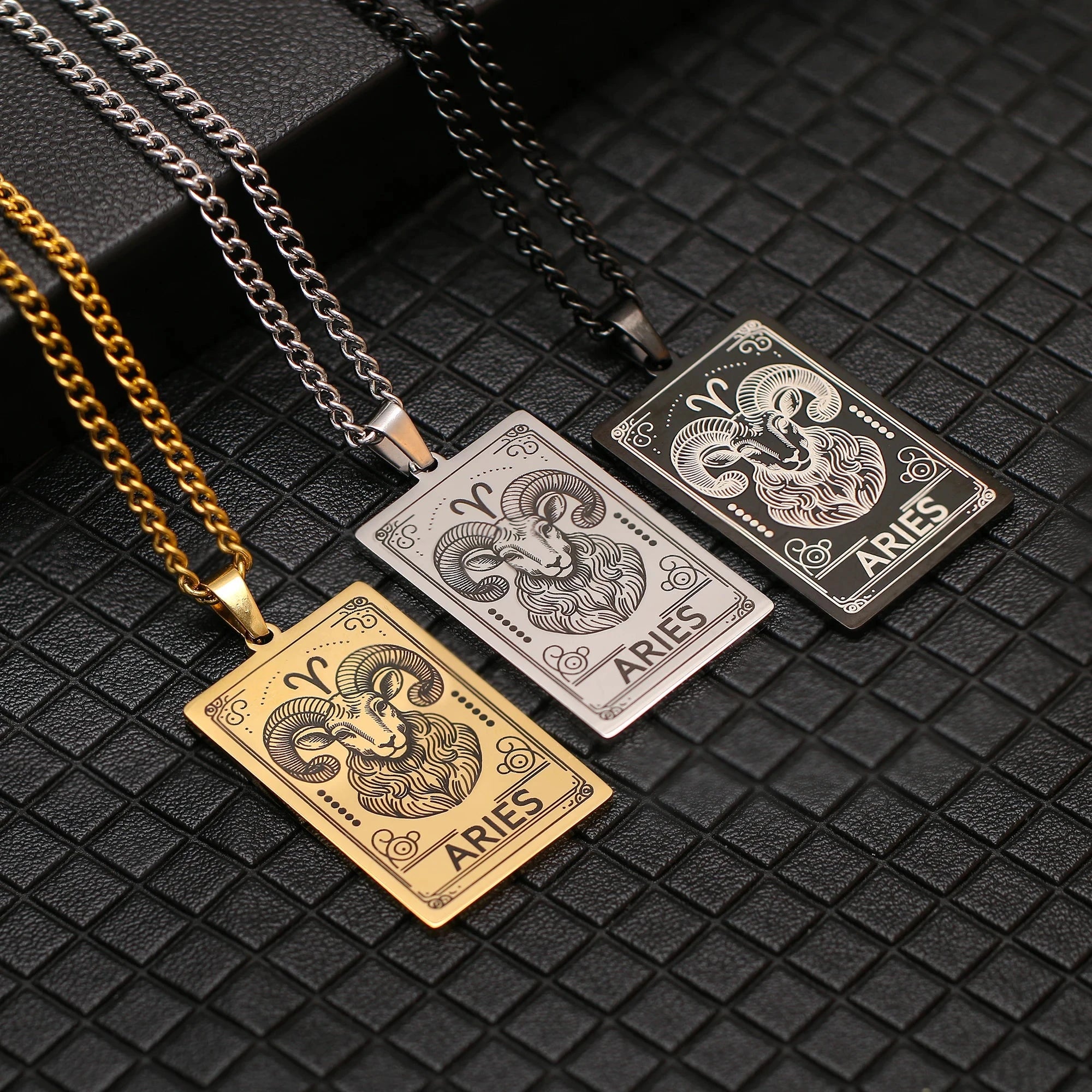 Κολιέ με όμορφο μενταγιόν με το ζώδιο του ζωδιακού κύκλου