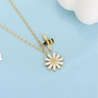 Κολιέ με κρεμαστό μελισσάκι και άνθος μαργαρίτας