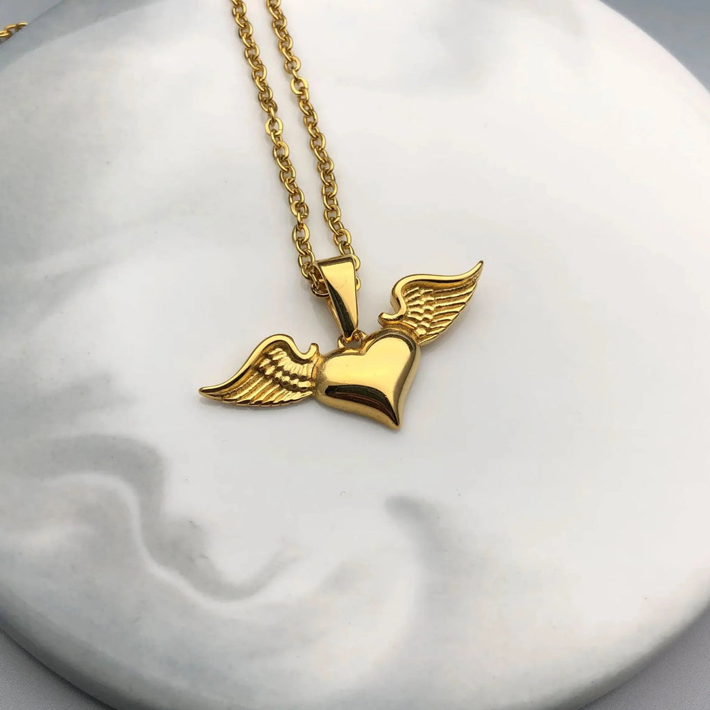 Κολιέ με μενταγιόν φτερά αγγέλου και καρδιά