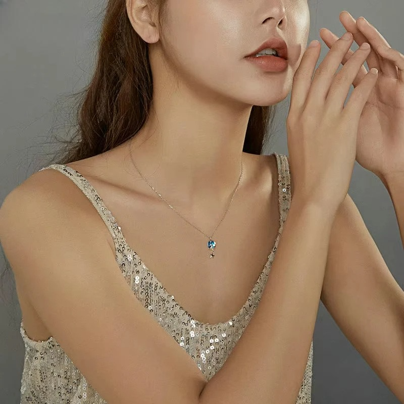 Κολιέ με μενταγιόν με διακόσμηση φεγγάρι και γάτα