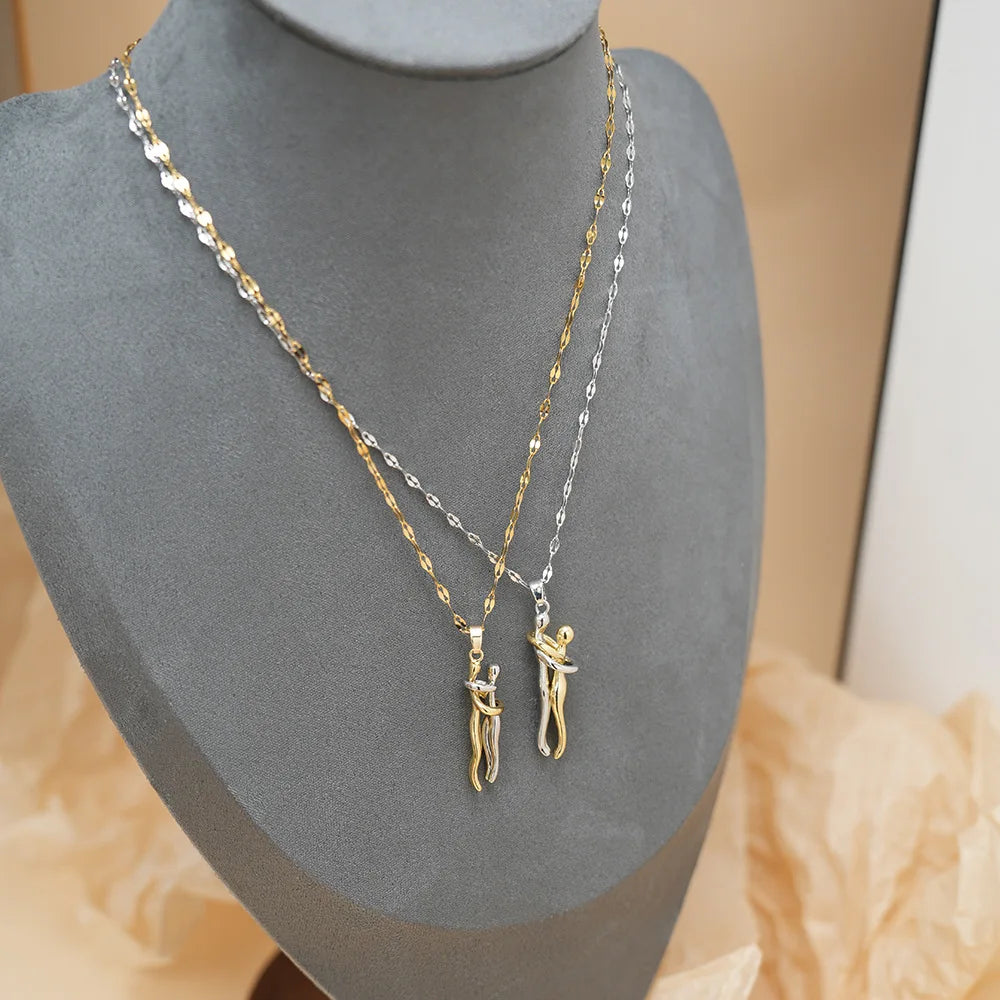 Κολιέ με μενταγιόν Αγκαλιά Αγάπης 