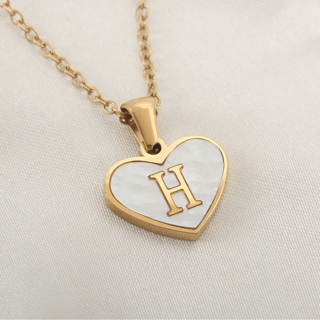 Κολιέ με λευκό καρδιά-μενταγιόν με αρχικό h
