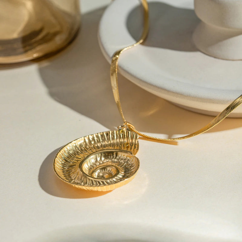 Κολιέ με κρεμαστό κοχύλι σπείρα