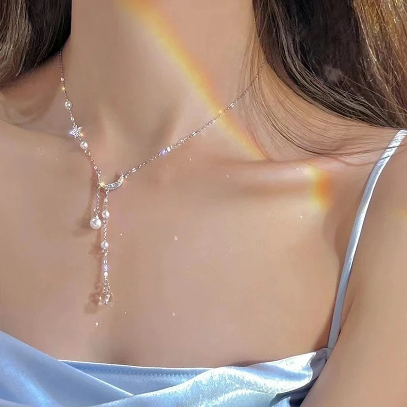 Κολιέ με μενταγιόν σε σχήμα ημισελήνου και πέρλες