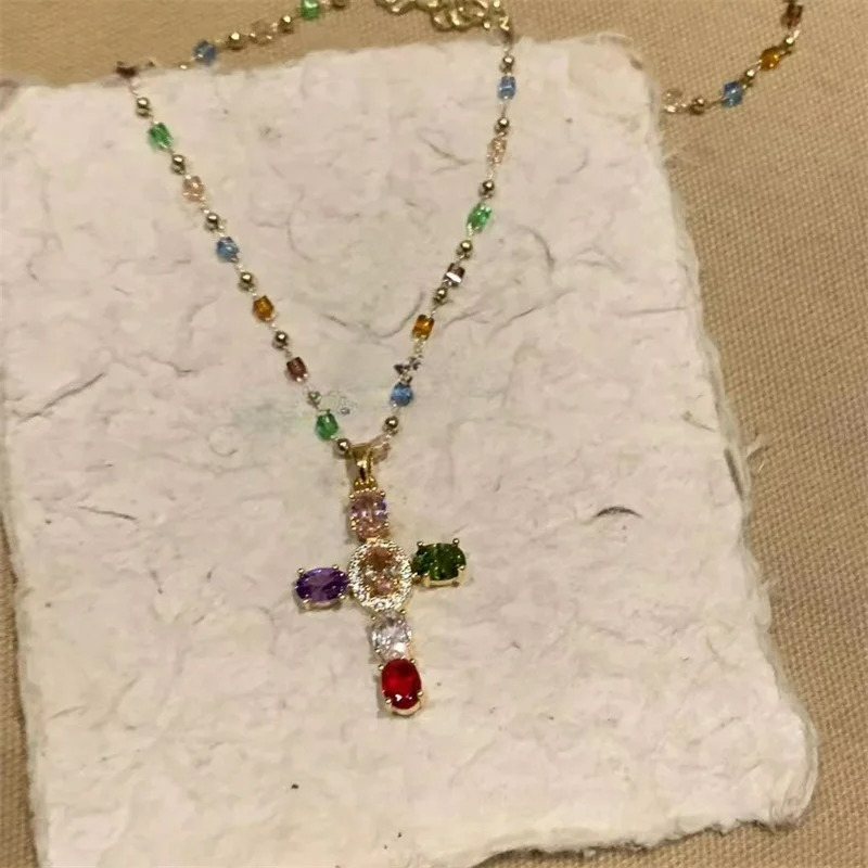 Κολιέ με μενταγιόν σταυρό από ζιρκόν για γυναίκες