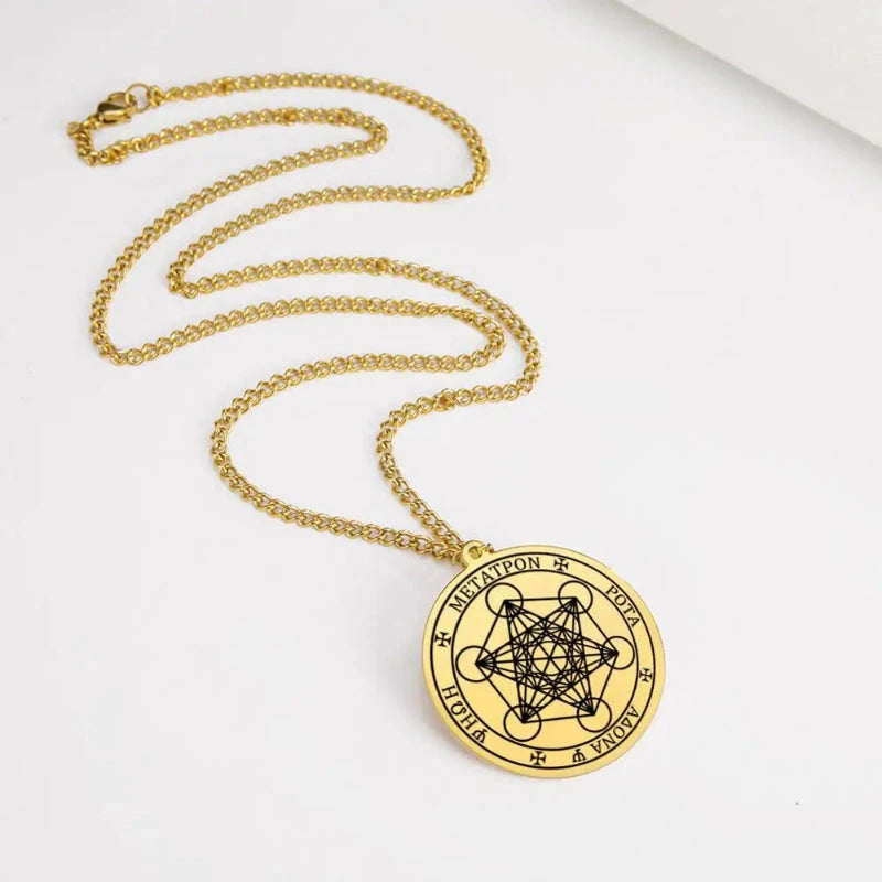 Κολιέ με μενταγιόν κύβος Μετατρόν χρυσό