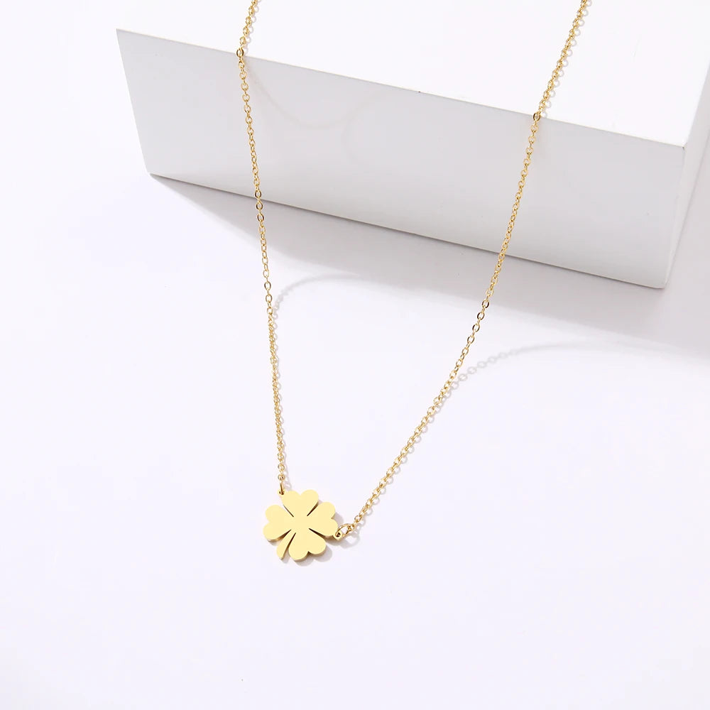 Κολιέ με μενταγιόν σε σχήμα φύλλου τριφυλλιού, γούρι χρυσό