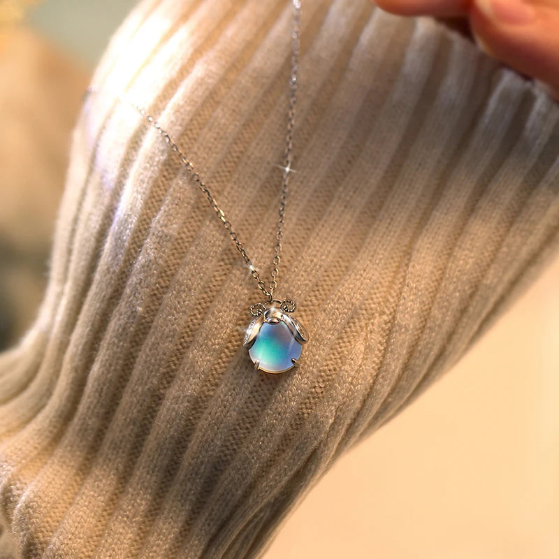 Κολιέ με μενταγιόν από ζιρκόνιο και λίθο σελήνης