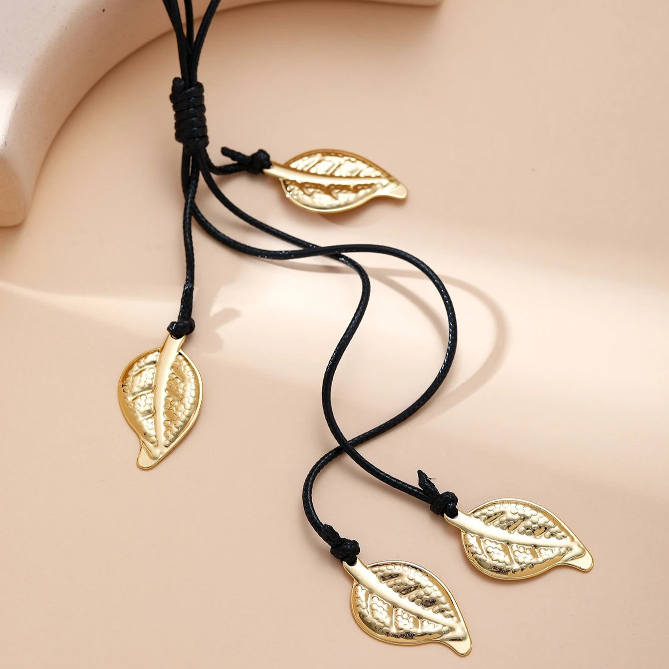 Κολιέ με Φύλλο Φθινοπώρου ως Κρεμαστό