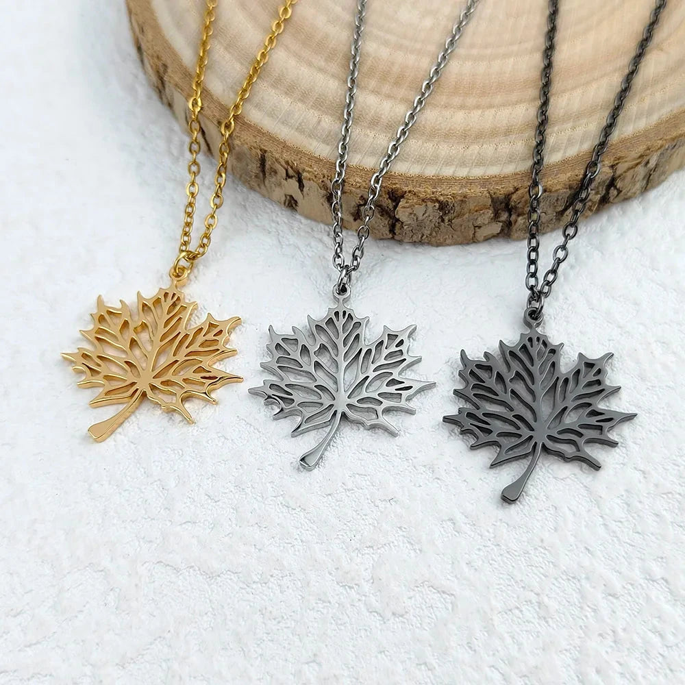 Κολιέ με μενταγιόν φύλλο σφενδάμου 